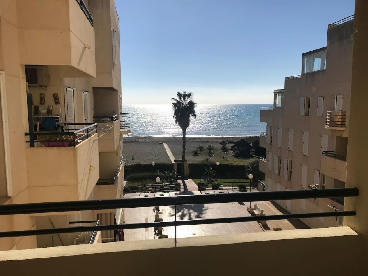 Espectacular Residencial En 1A Linea Con Piscina Daire Benajarafe Dış mekan fotoğraf